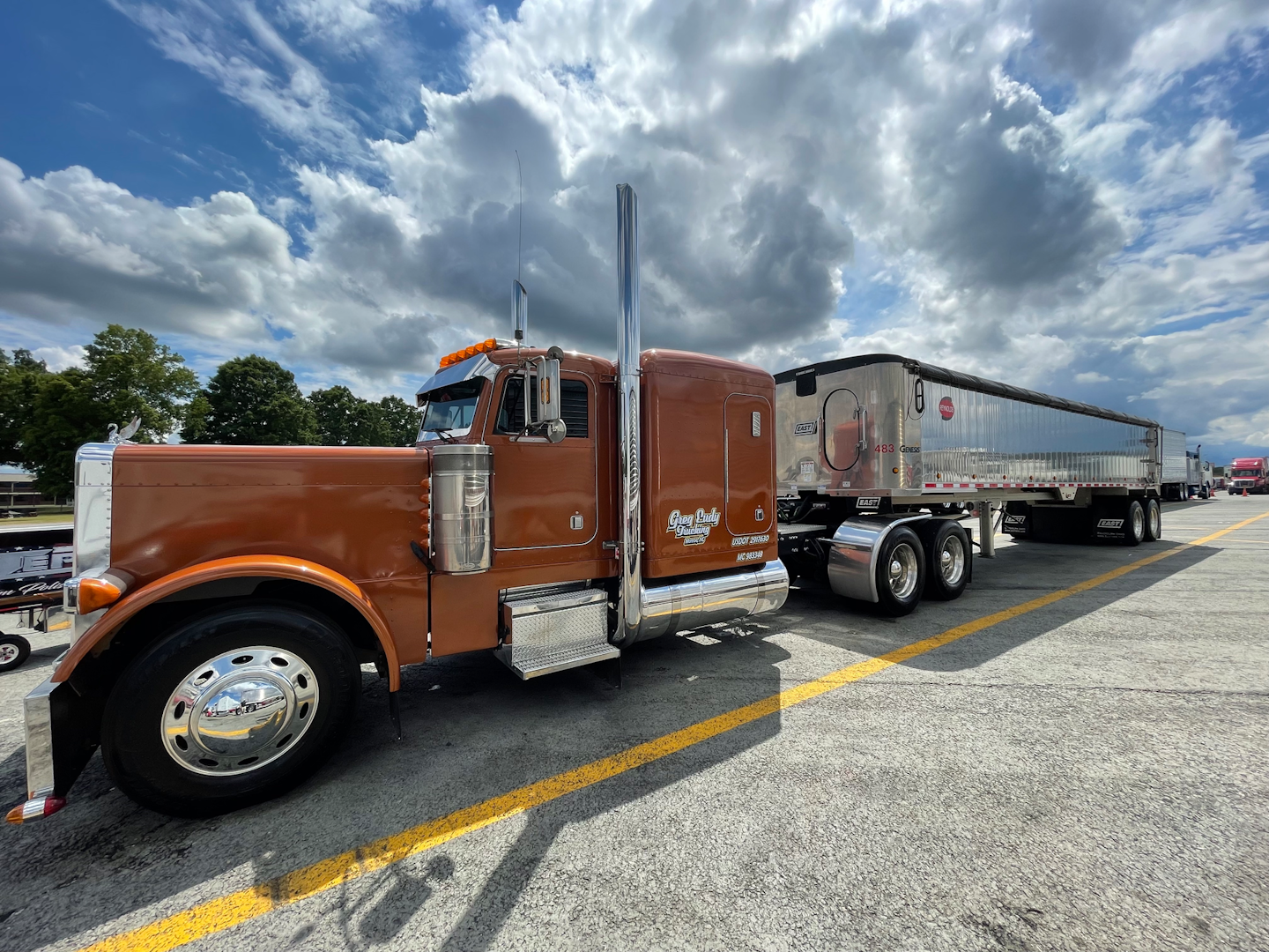 Greg Eudy's Peterbilt 379 and East Genesis trailer