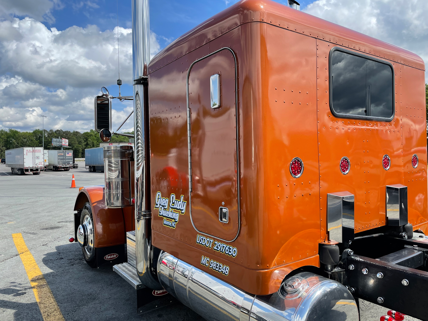 Greg Eudy's Peterbilt 379 with Peterbilt 359 sleeper