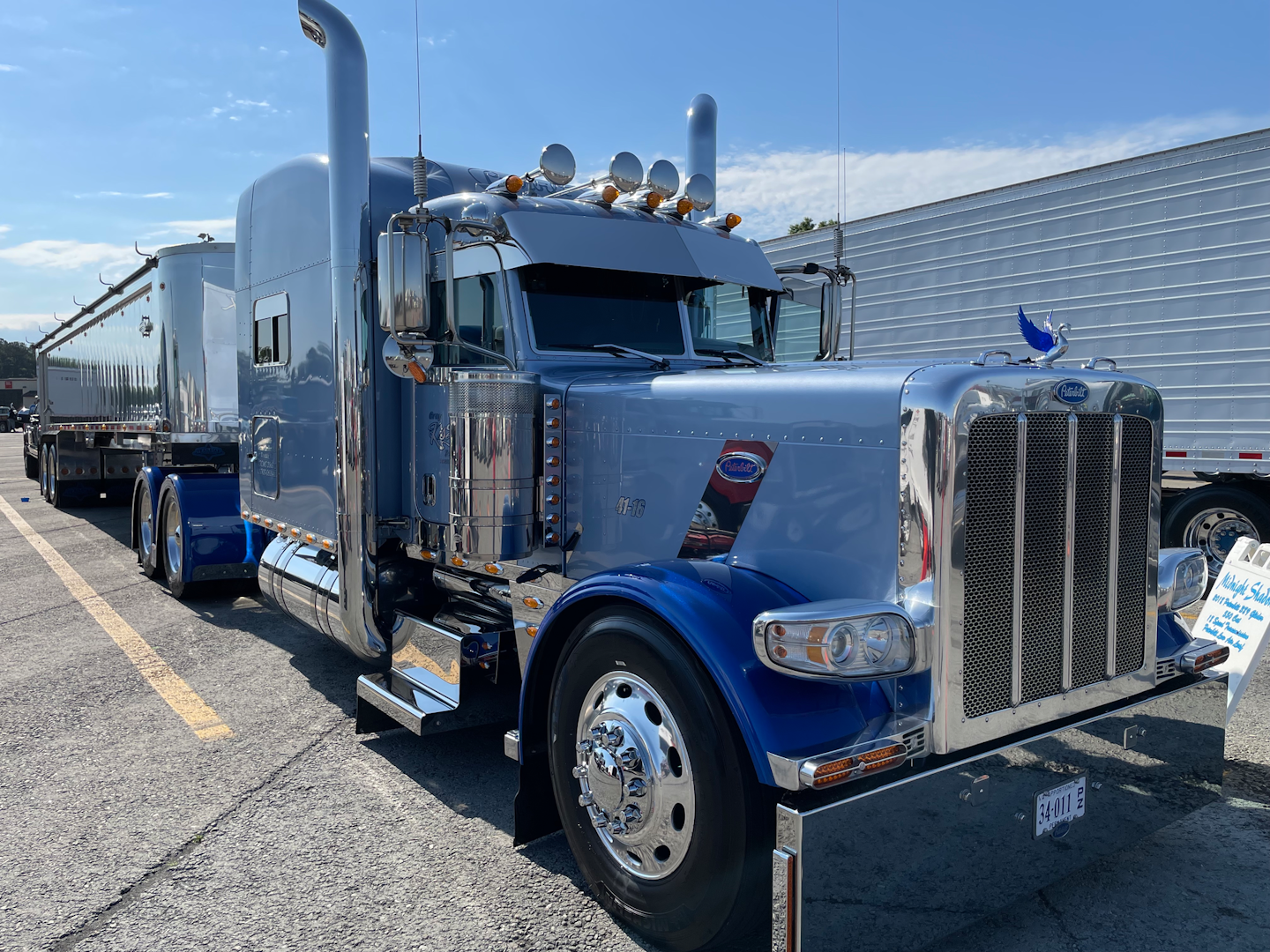 Austin Kiser's 2018 Peterbilt 389 picked up the Best Company Truck award at the Kenly 95 East Coast Jamboree.