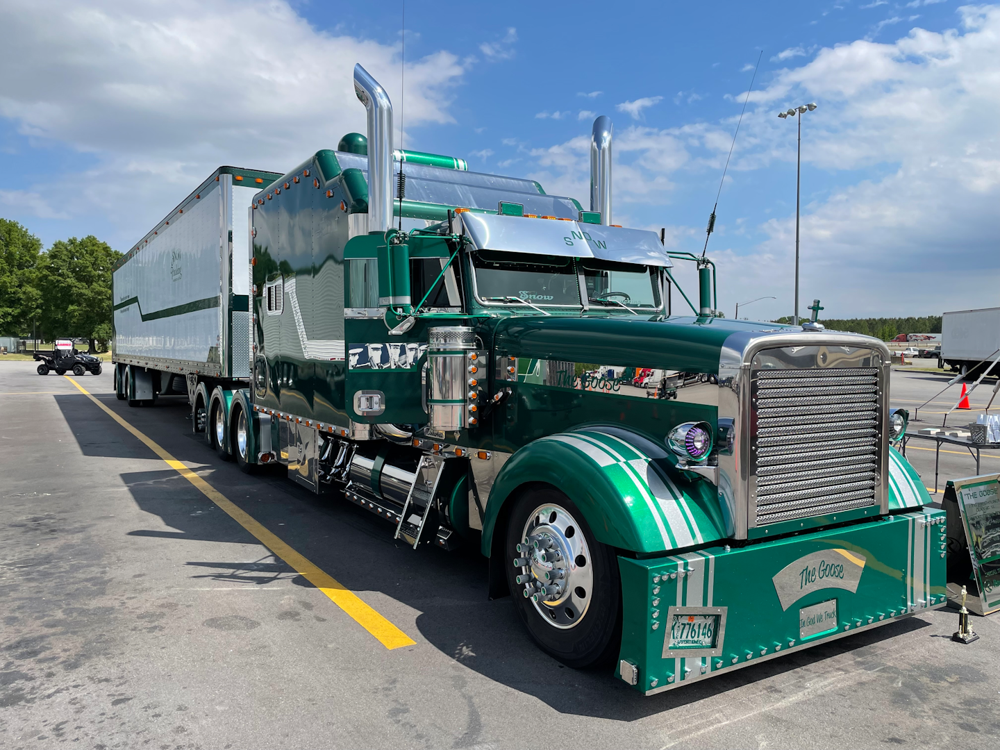 Daniel and Phyllis Snow's 1996 Freightliner Classic XL, 'The Goose'