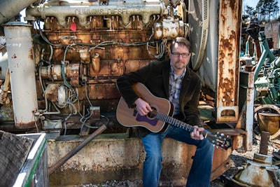 steven flatt with guitar