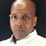 Leander Headshot7