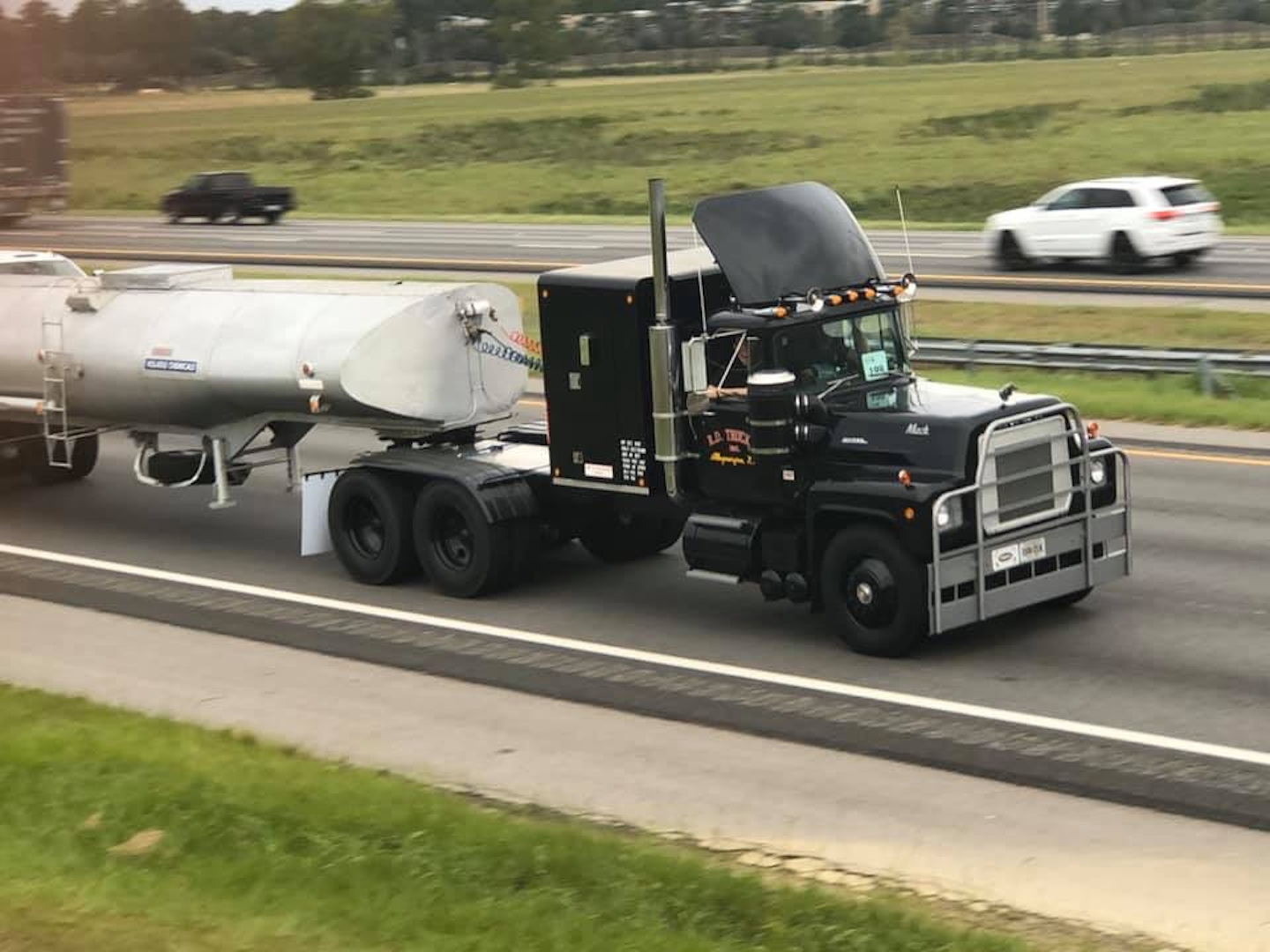 Resurrecting the Rubber Duck's classic 1970 Mack Overdrive