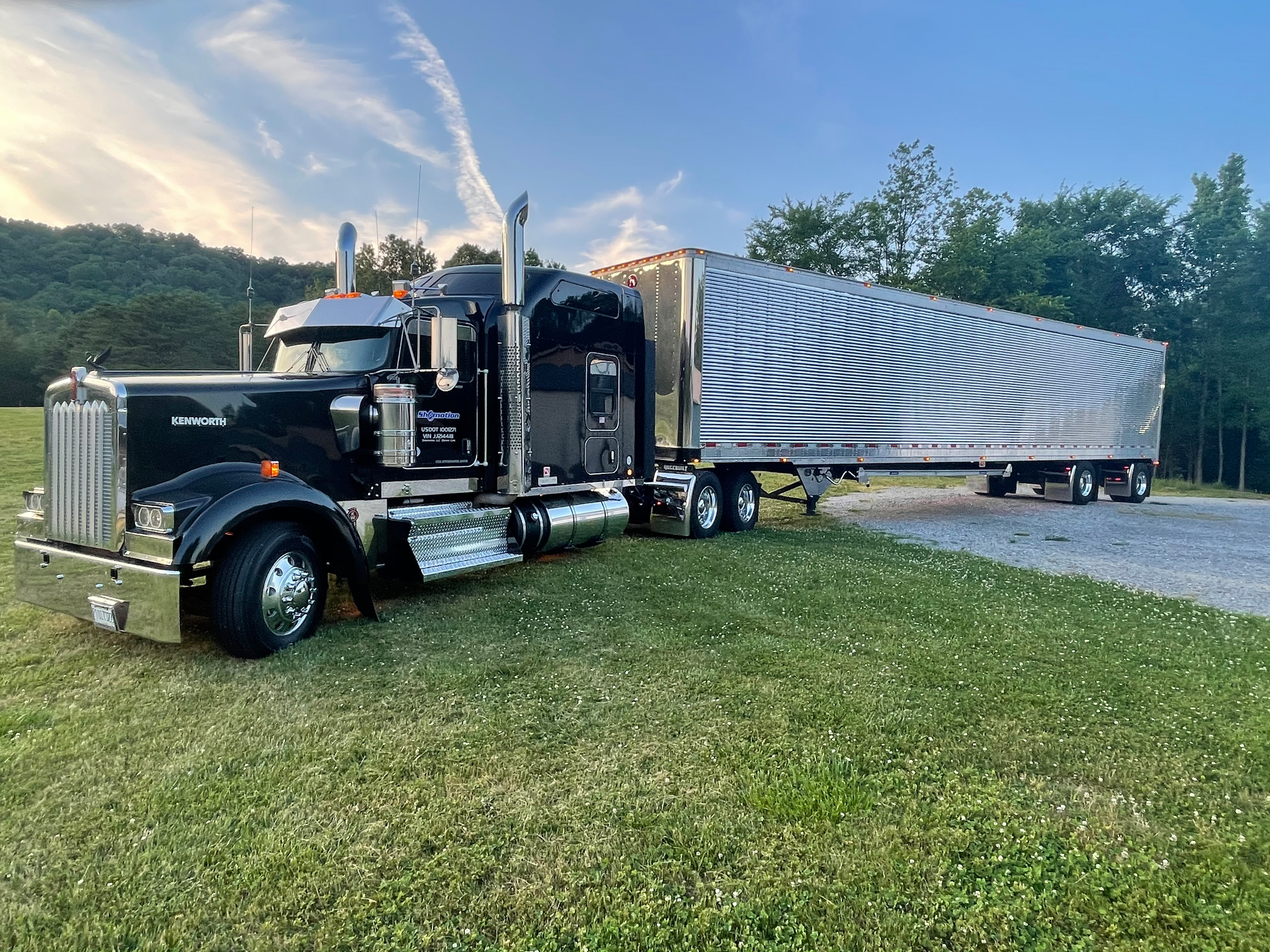 Harold and Erin Smith's 2018 Kenworth W900L