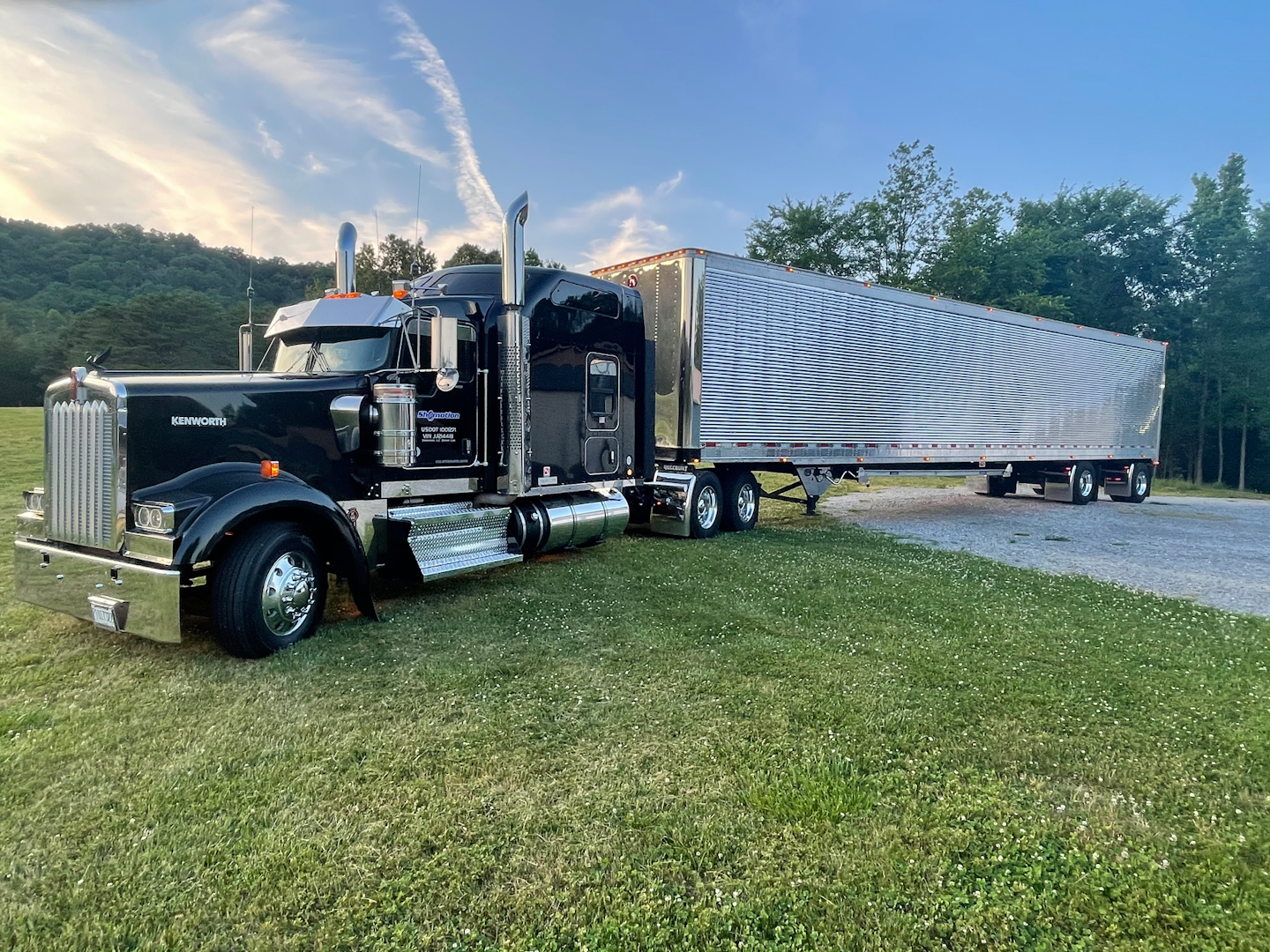 Harold and Erin Smith's 2018 Kenworth W900L is competing in the Working Combo, 2001 & Newer category.