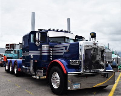 1st: 'Blue Moon' 2019 Peterbilt 389 of Aaron Walters, Pipestone, Minnesota.