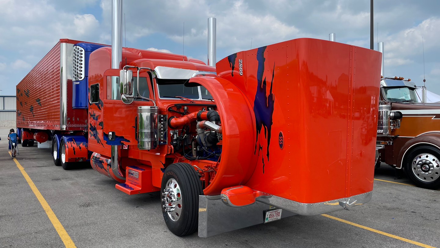 Brian Dreher, of Campbellsport, Wisconsin, bagged first runner-up with his 2016 Peterbilt 389 and accompanying 2017 Great Dane. Dreher also won the Best Engine category.