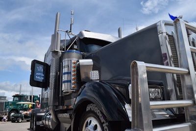 2nd: 'Hercules' 2005 Kenworth W900L of James Weverka, Octavia, Nebraska