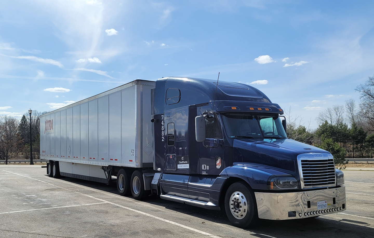 Owner-operator Jason Hurley hauls in this 2007 Freightliner. Hear more about his CloudTrucks experience, since signing on with the carrier early this year, in this Overdrive Radio podcast edition published last week.