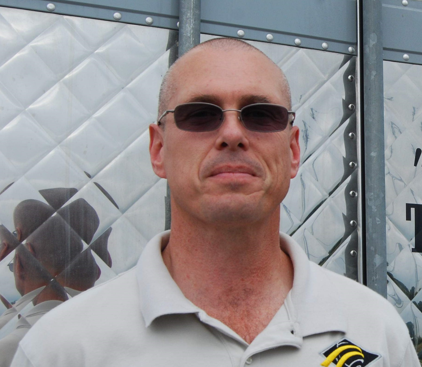 W. Joel Baker, pictured behind his reefer trailer some years ago when I caught up with him at a Nashville, Tennessee-area cross-dock. He maintains his carrier authority to this day but has sold his equipment and transitioned into work as an insurance agent, operating that business via TruckOwnersInsurance.com.