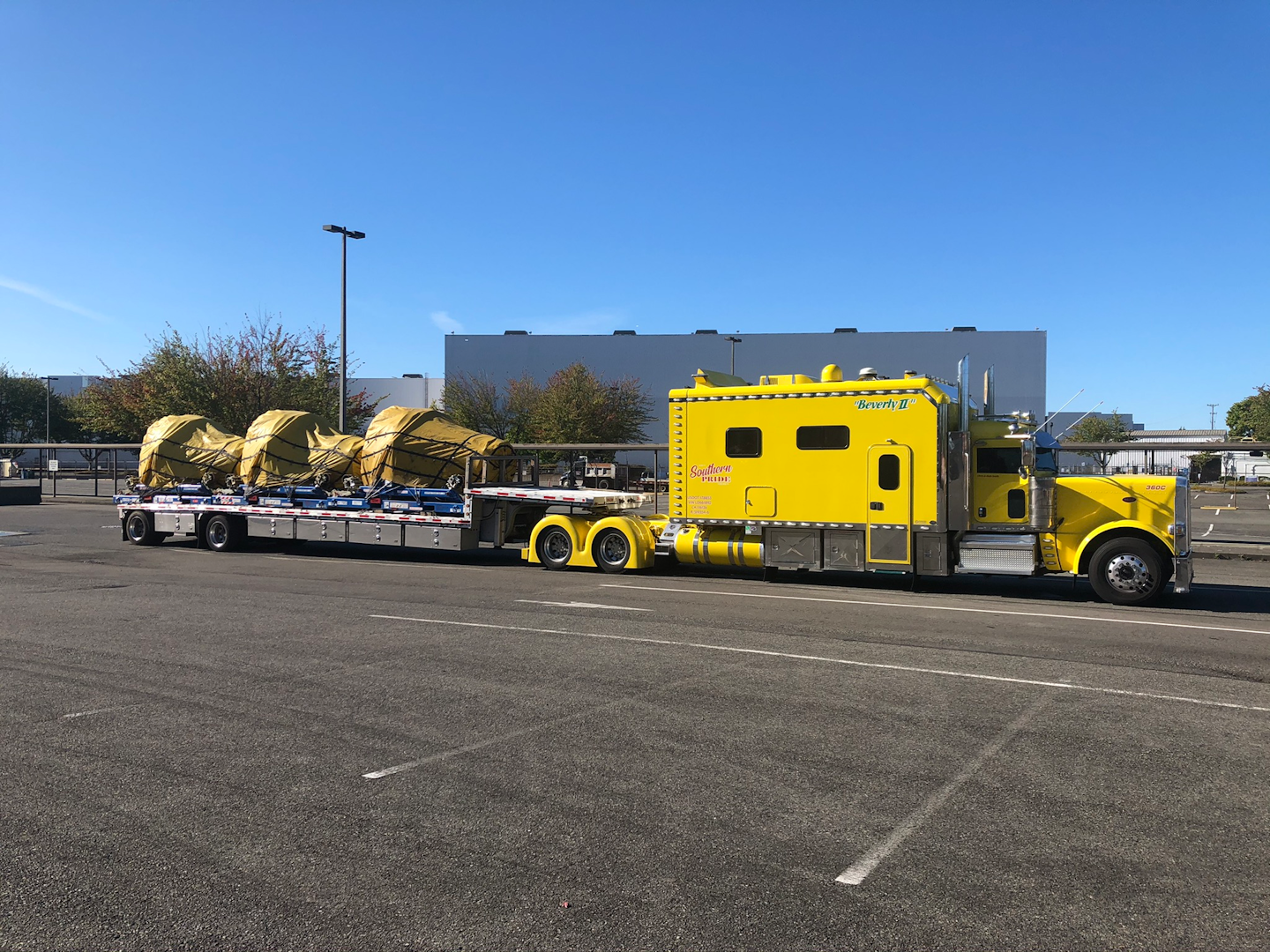 Howard Smith's 2020 Peterbilt 389, “Beverly II,” is competing in the Working Combo, 2001 & Newer category.