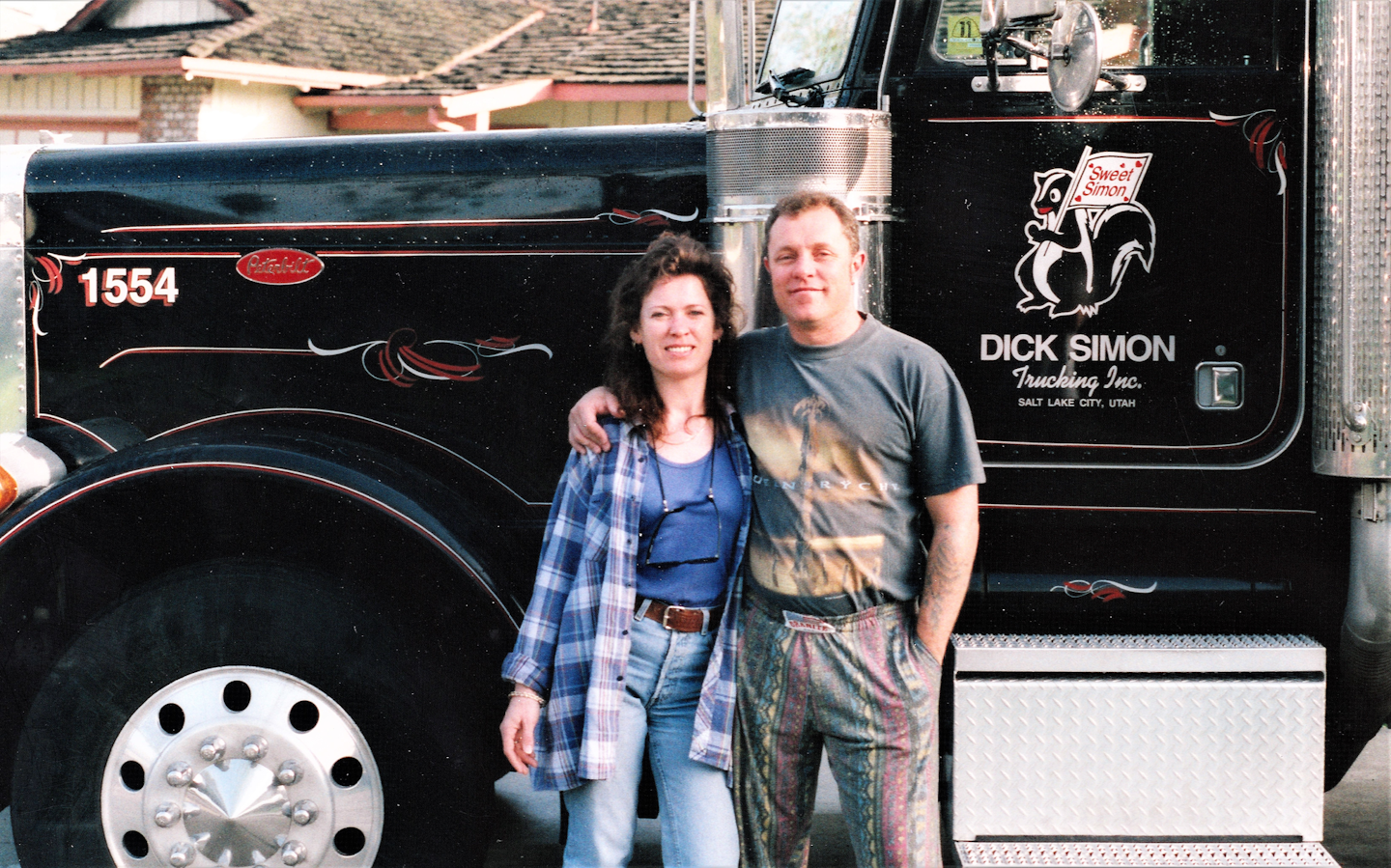 Chris i Ruth Smith przed ciężarówką Dicka Simona