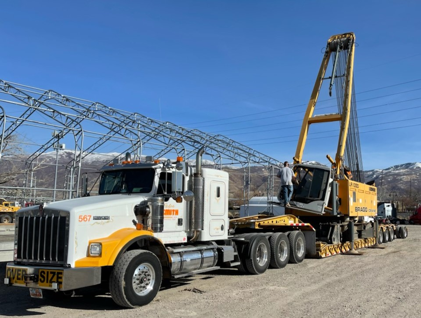 Smith hauls oversize loads in this 2000 Kenworth T800W, spec'd for heavy and oversize. It features a 600 hp Caterpillar C16 under the hood.