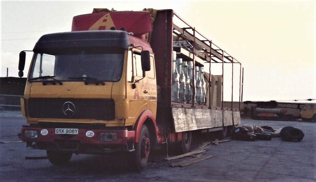 Mini ciężarówka Mercedes
