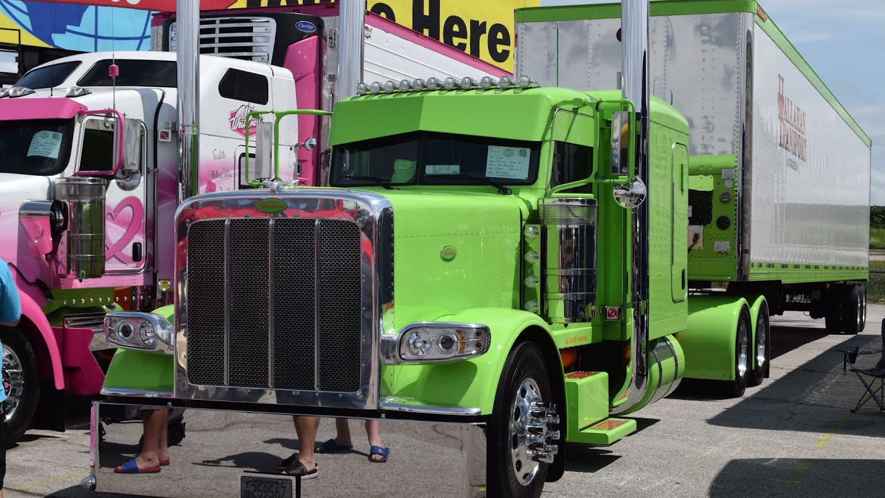 rob hallalan's 2022 custom Peterbilt 389