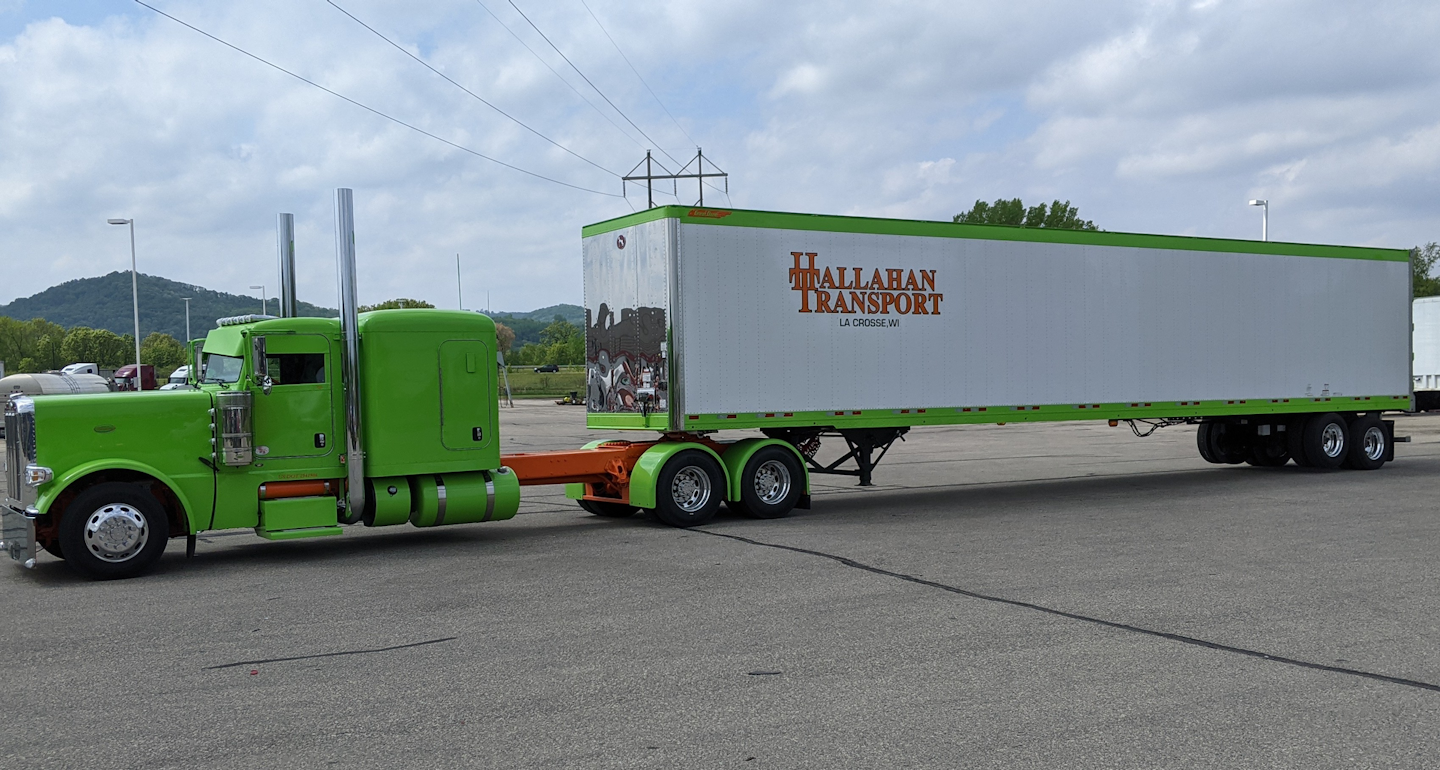 Rob Hallahan’s 2022 Peterbilt 389