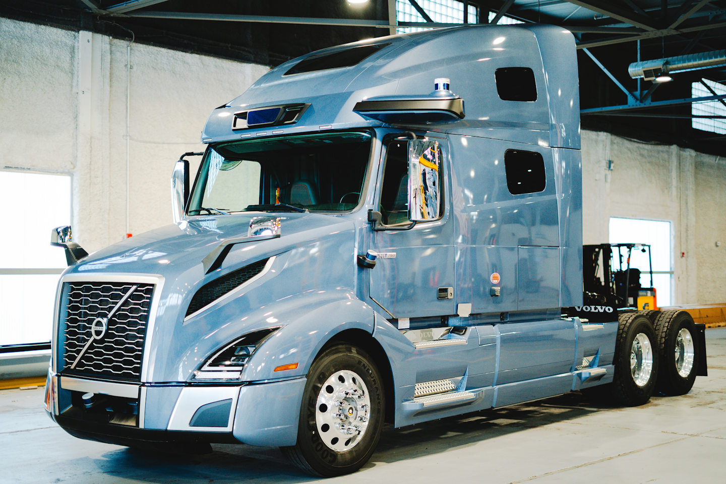 The first look at the autonomous Volvo VNL, powered by the Aurora driver.