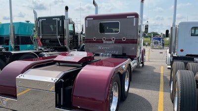 Dave Marti’s 2020 Peterbilt 389 glider