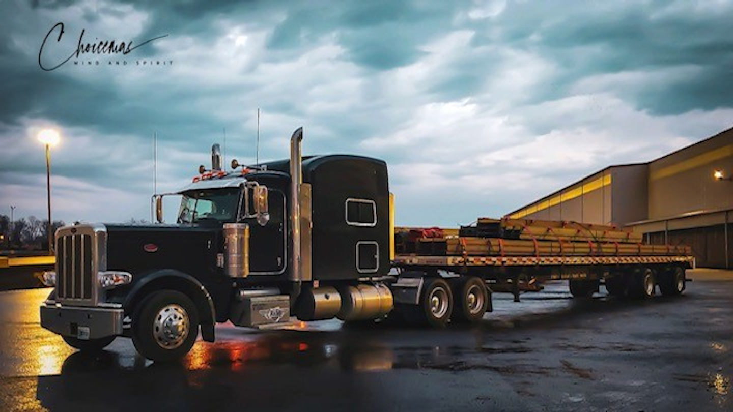 Claxton's 389 is powered by a Cummins X15 engine through a 13-speed transmission. He took delivery of it on his birthday, December 14, in 2020.