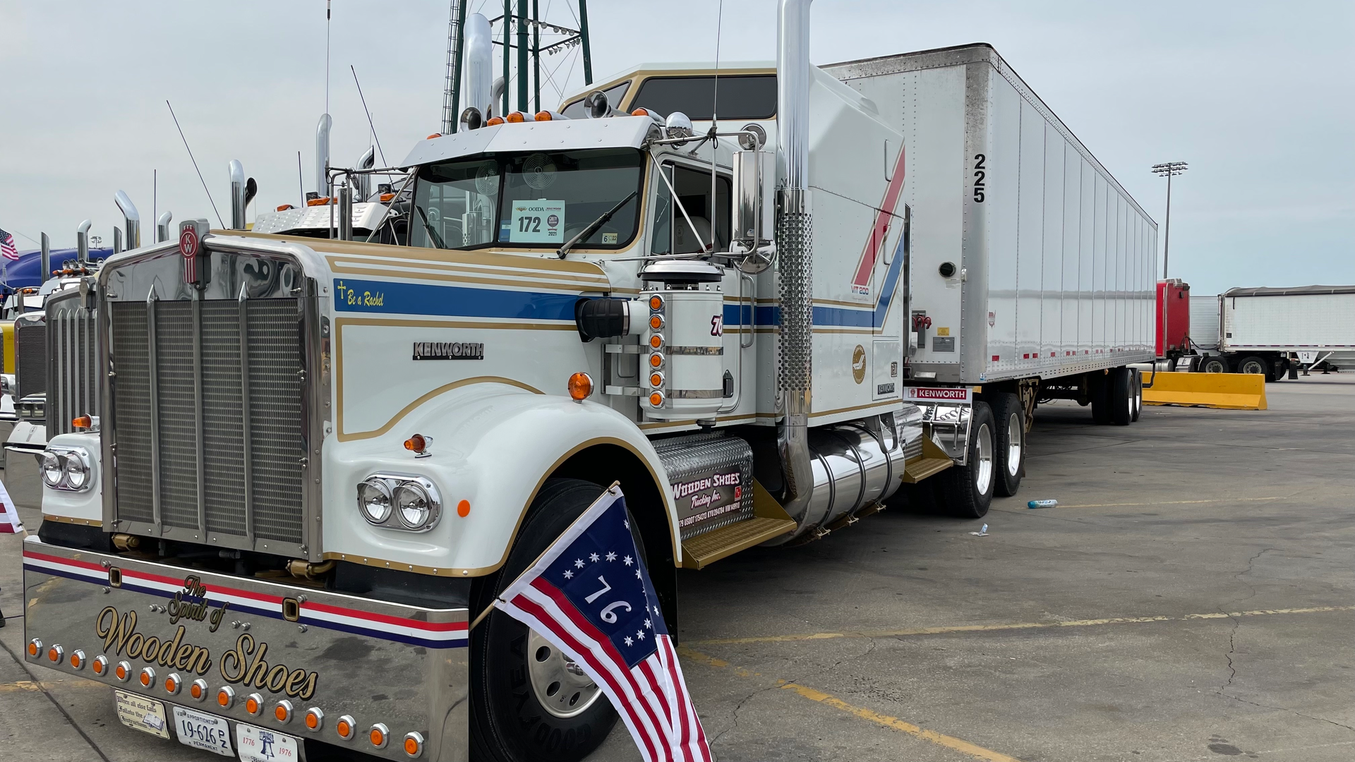 Jay Vankampen's 1976 Kenworth W900 Bicentennial