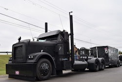 1999 Freightliner Classic XL 'black out'
