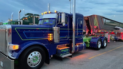 Hoewing Trucking's 2019 Peterbilt 389