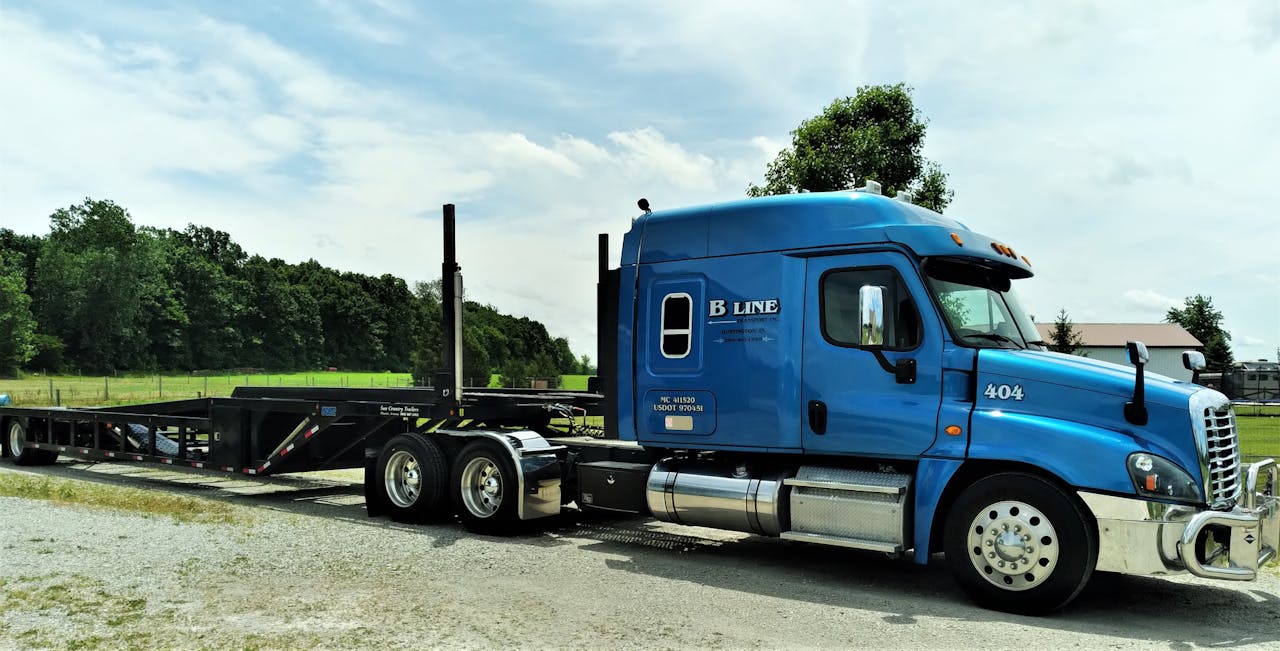 David Bunting's 2015 Freightliner Cascadia and 2018 Sun Country five-car trailer