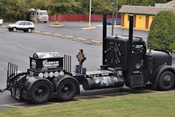 Chuck Timbrook's Black Out 1999 Freightliner Classic XL