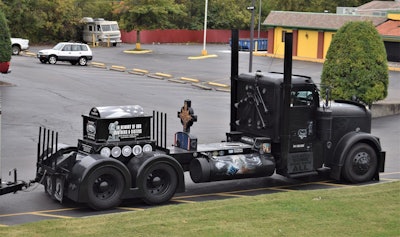 Chuck Timbrook's Black Out 1999 Freightliner Classic XL