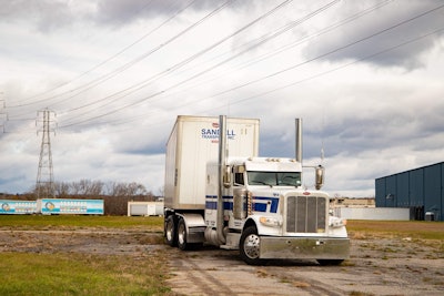 Sandell Transport's 2015 Peterbilt 389