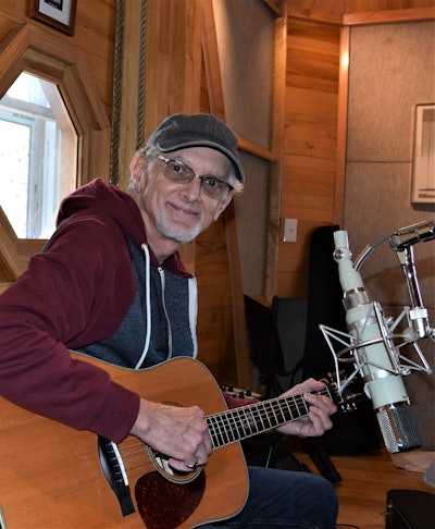 chris leuzinger playing guitar