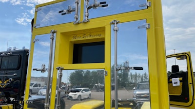 Mike Wilkinson's 'Miss Beehaving' 2020 Kenworth T680