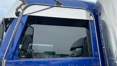Window chops on Deven Davis' 2018 Peterbilt 389