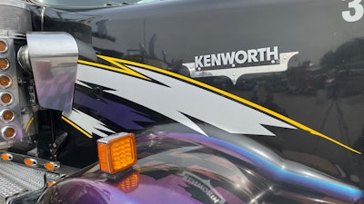 Paint job on Billy Lee's 2000 Kenworth W900L
