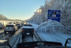 cars stuck in I-95 snow