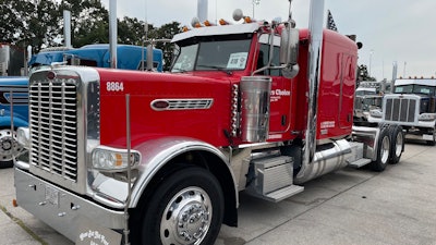 Lynn Wilson's 2016 Peterbilt 389