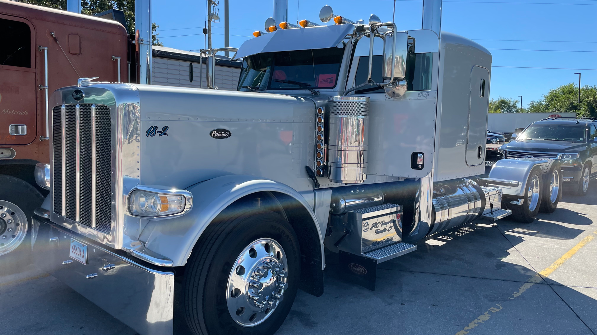 Chris Legg's 2018 Peterbilt 389 glider