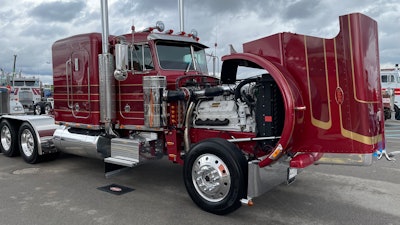 Charles Hale's 1985 Peterbilt 359 EXHD