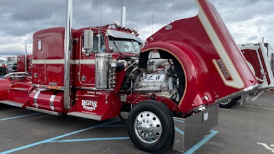 Mike Reaves Livestock's 1989 Kenworth W900
