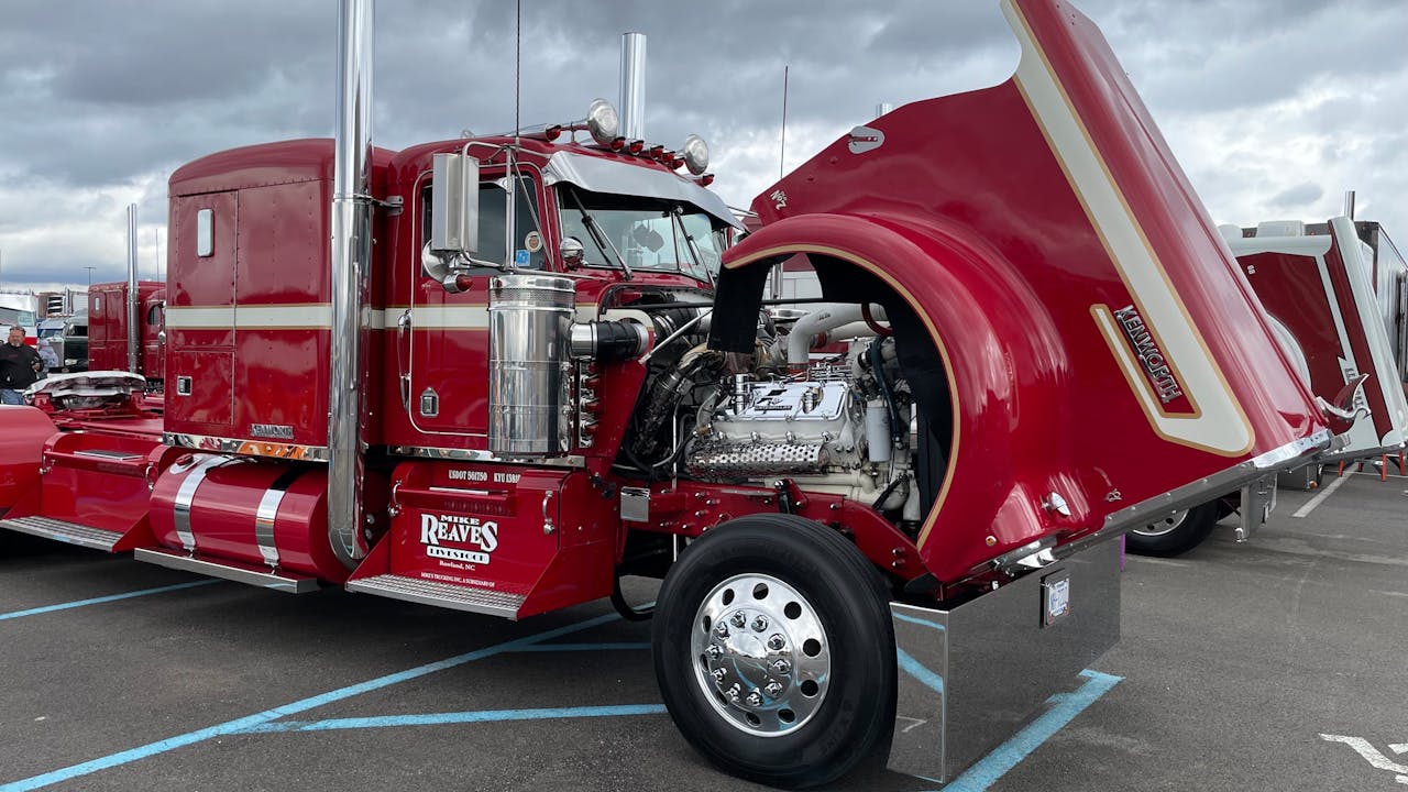 Mike Reaves Livestock's 1989 Kenworth W900