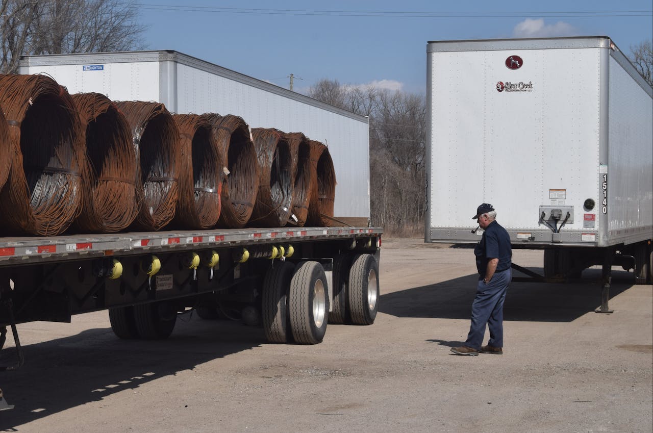 Roy 'Pipeman' Spainhoward observing his Silver Creek load
