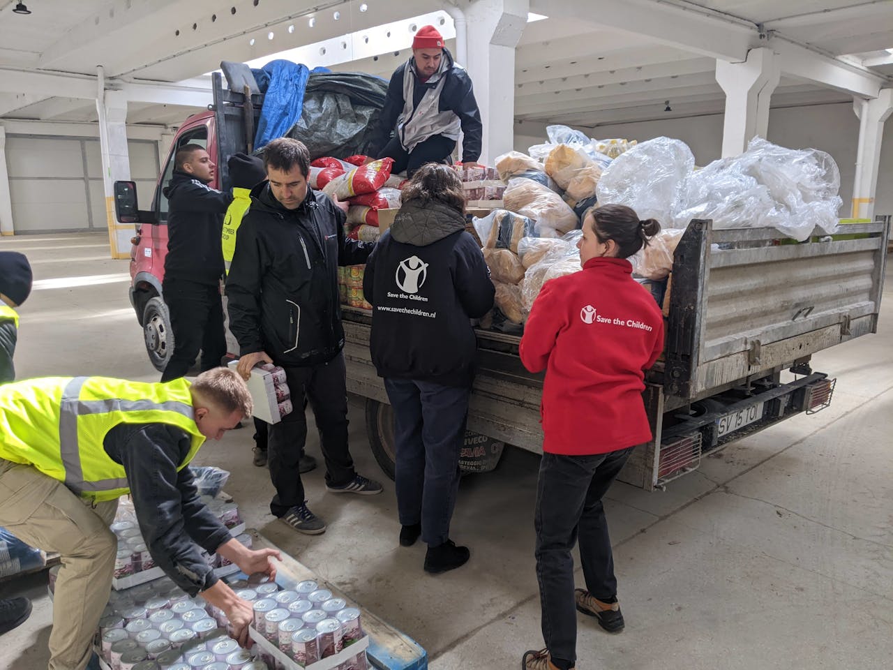 The Save the Children org is sending food deliveries from Romania, over the border into Ukraine to be distributed by partners in the country. The essential items will be delivered to Internally Displaced persons who are mainly women and children.