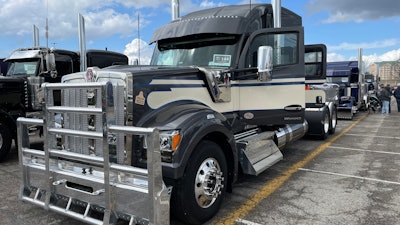 Jeremy Jansen's 2022 Kenworth W990