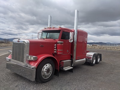 Jim Treasure's 1987 Peterbilt 379