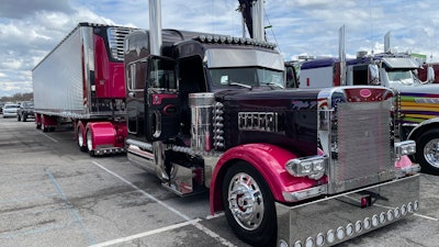Josh Van Wagoner's 1998 Peterbilt 379