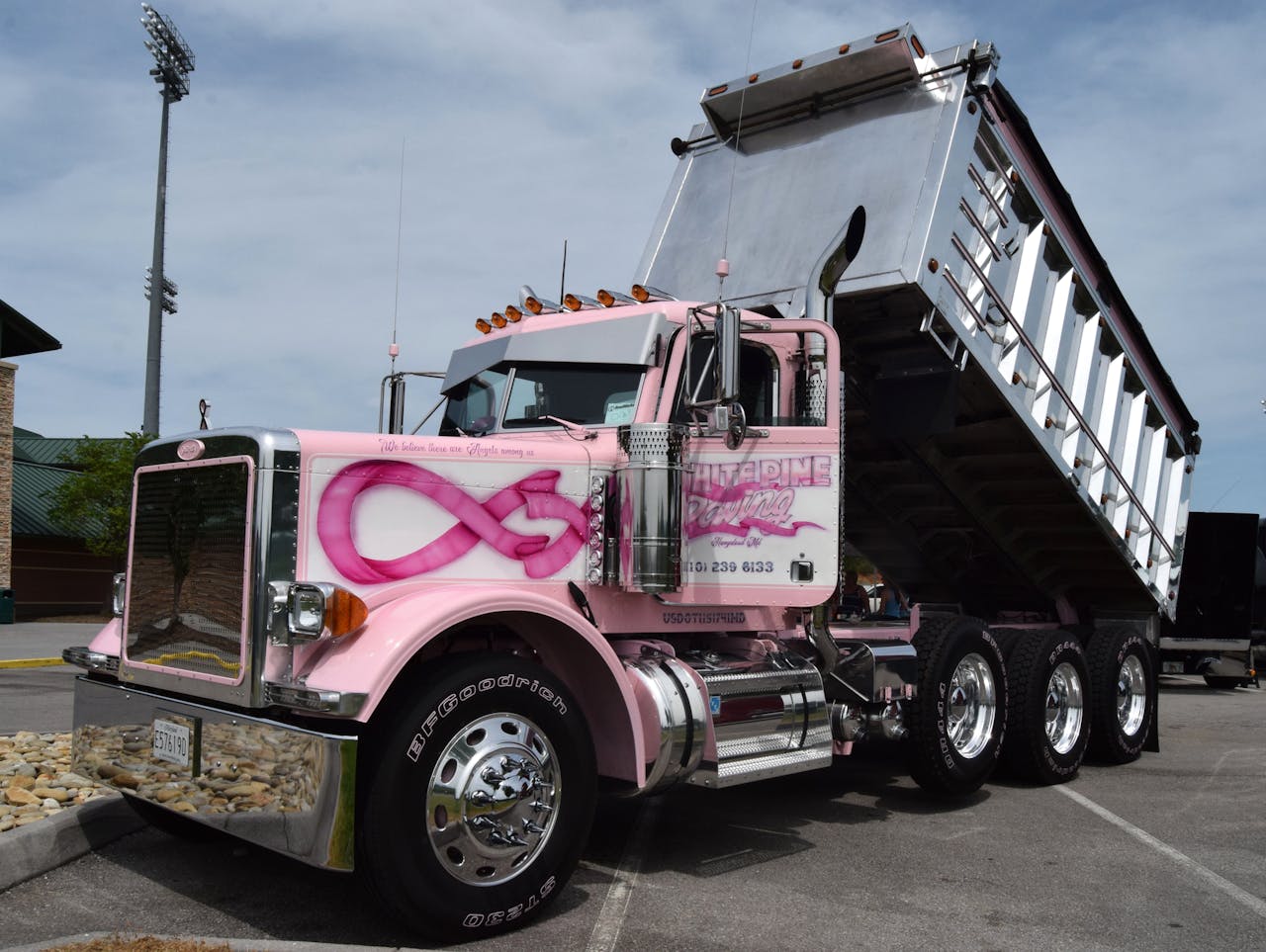 'Ribbon Runner' 1998 Peterbilt 379 dump truck