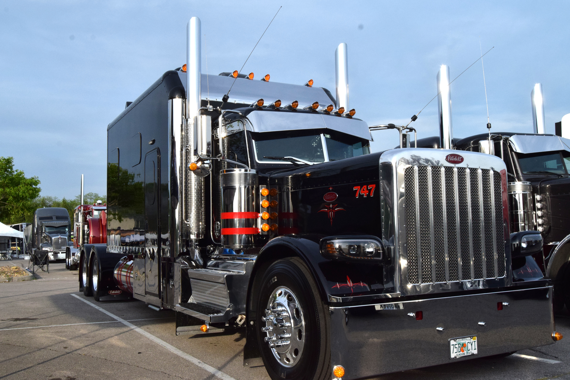 Big Rig Peterbilt 389 Semi Truck Outline Design Flexfit Trucker Mesh Fitted Cap Caramel/Black並行輸入 Why the Peterbilt 389 is One of the Best Truck Models Ever Made