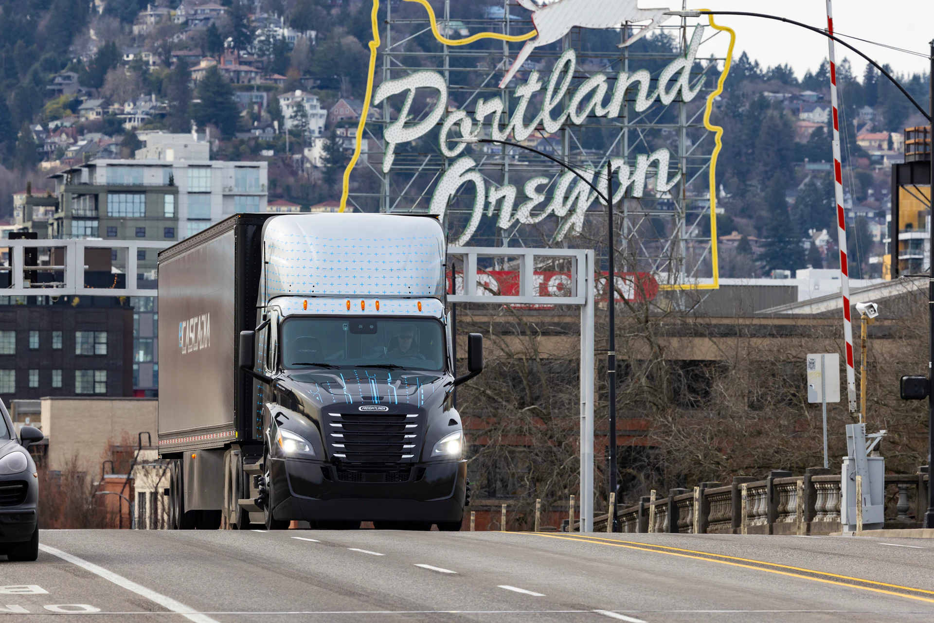 Freightliner unveils new electric eCascadia - Vimarsana News