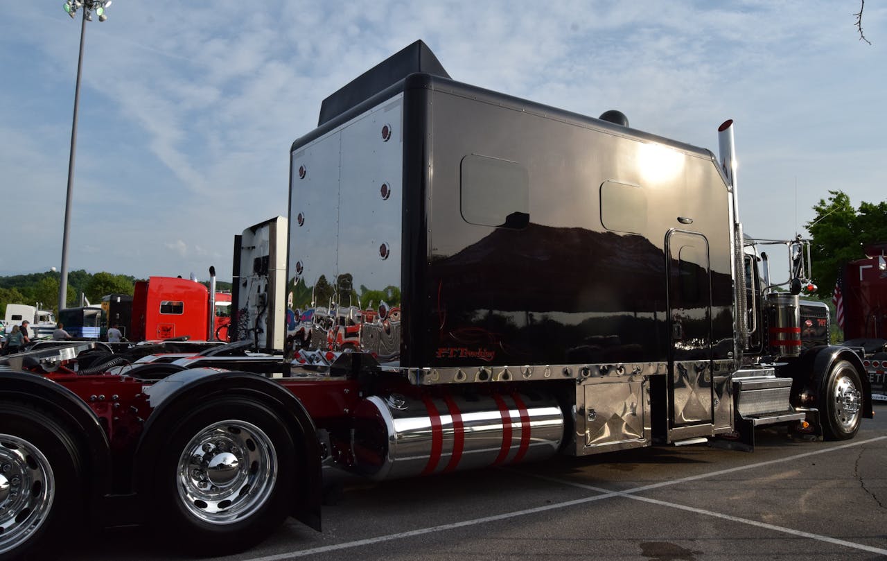 2021 peterbilt 389