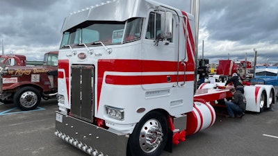 Gary Jones' 1984 Peterbilt 362